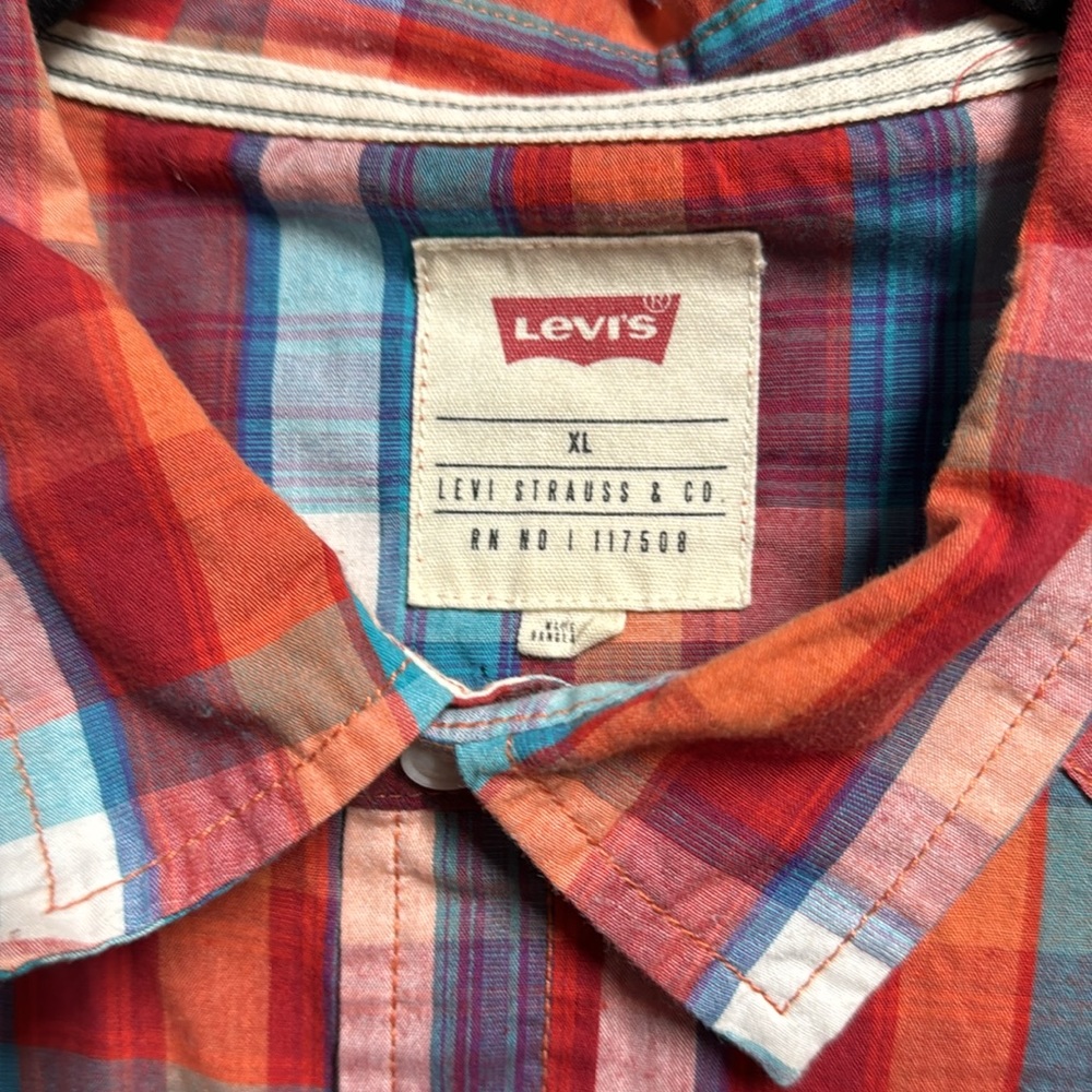 Levi Strauss & Co. Short-Sleeved Shirt - Picture 2 of 3
